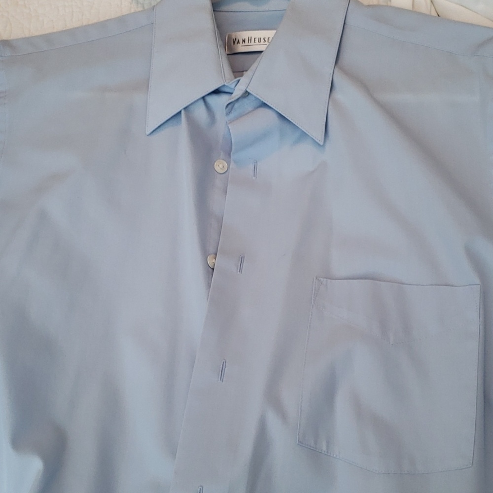 Van Heusen Men's blue dress shirt